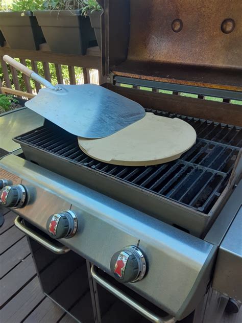 can i make pizza on my gas grill